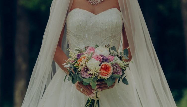 bride-holding-big-wedding-bouquet-on-wedding-ceremony-2000x1333