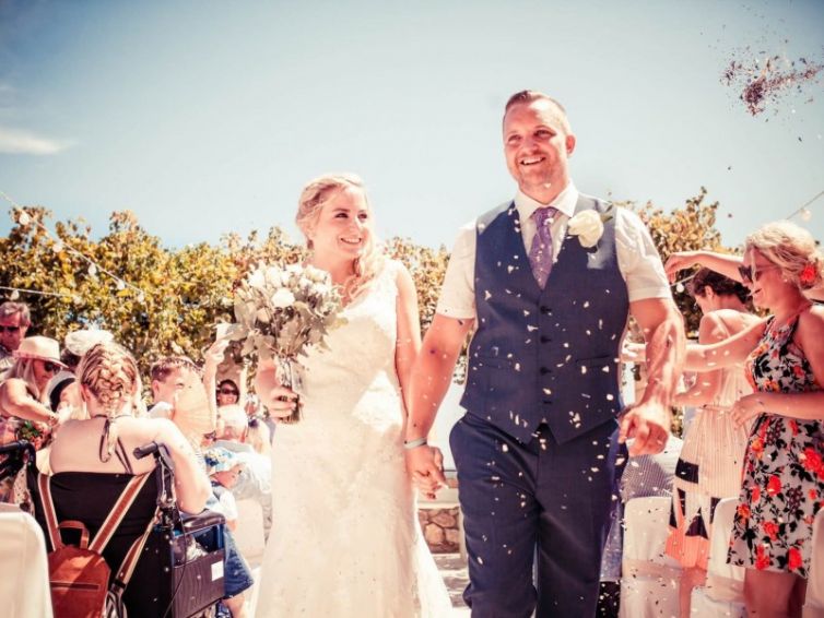 just_married_qjoyvy9is4gc5cdor8ma-2000x1333